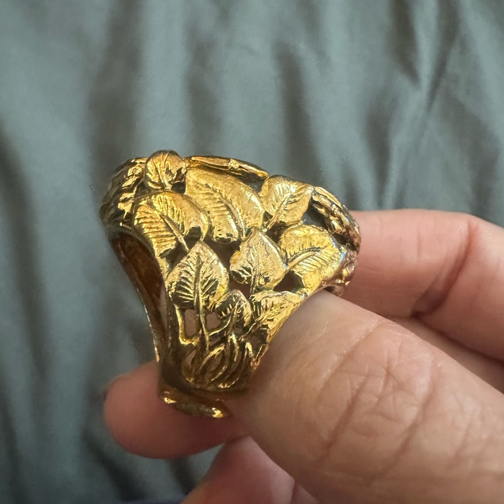 Roberto cavalli vintage ring
Size is adjustable - Picture 2 of 14